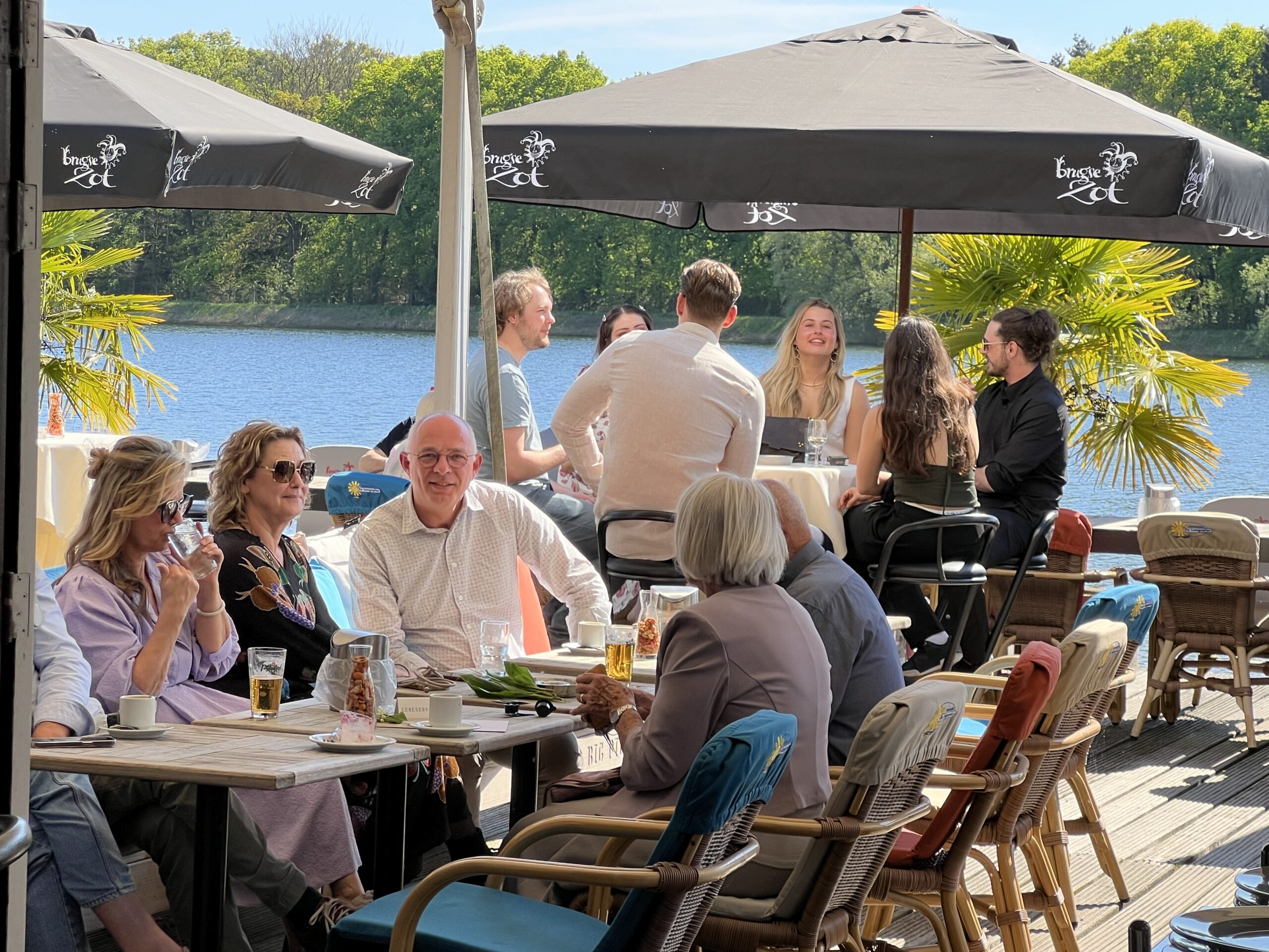 Terras aan het water bij De Langspier